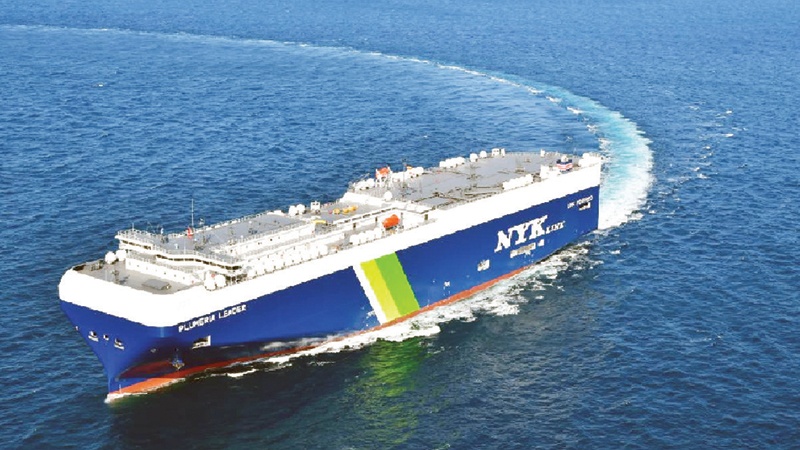 الحوثيون يستولون على سفينة إسرائيلية في البحر الأحمر