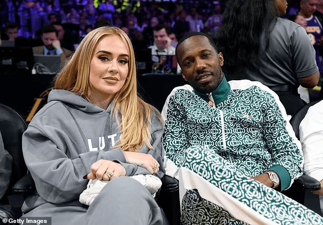 المغنيه أديل تؤكد زواجها من ريتش بول في إعلان مفاجئ