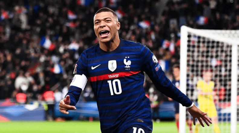 بعد هدفه رقم 300 أرقام كريستيانو وميسي في خطر