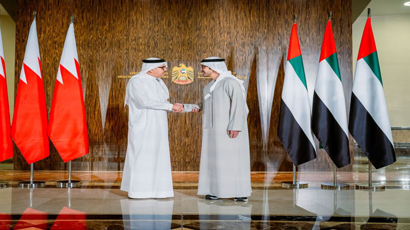 الإمارات والبحرين تعززان تعاونهما وتوقعان خمس مذكرات تفاهم