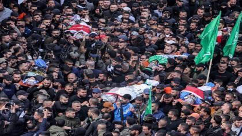 الضفة الغربية تغلي والإضراب يعم مناطقها تنديداً بمجازر غزة