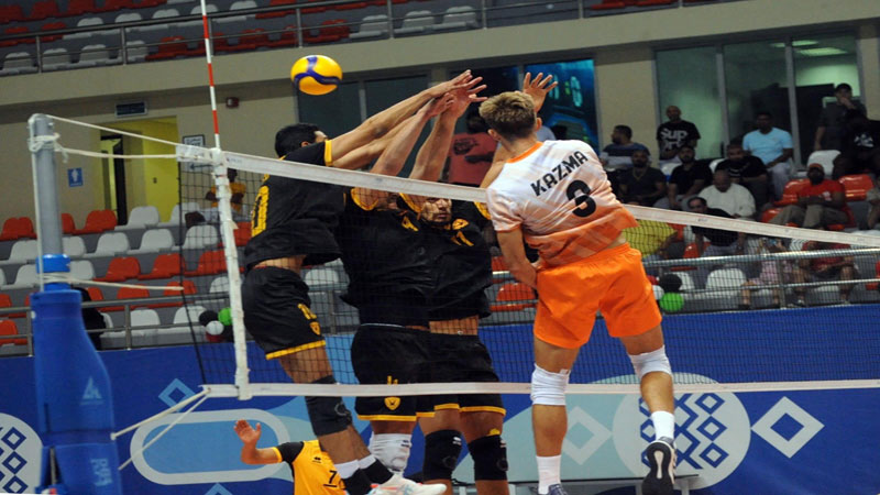 "سوبر الطائرة"بين الأبيض والأصفر