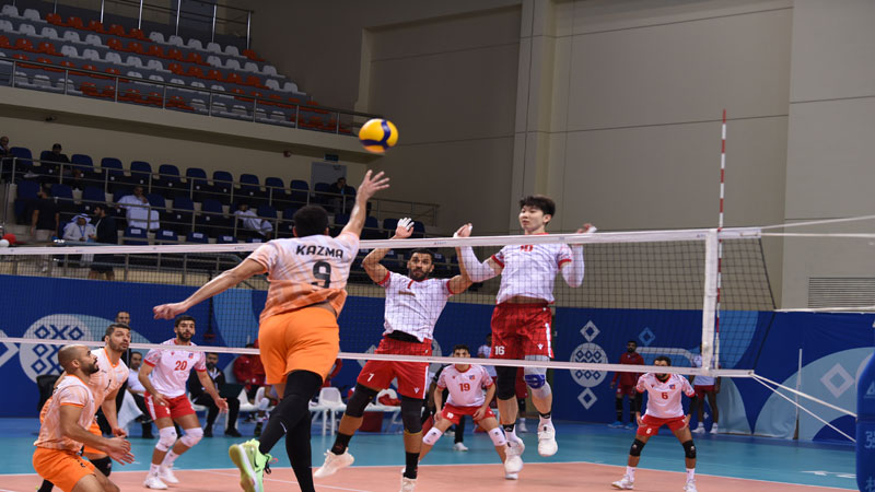 "طائرة الأبيض" تعبر "البرتقالي" بصعوبة