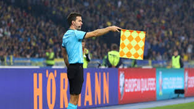 مقترحات في قانون كرة القدم تخص الطرد والتسلل