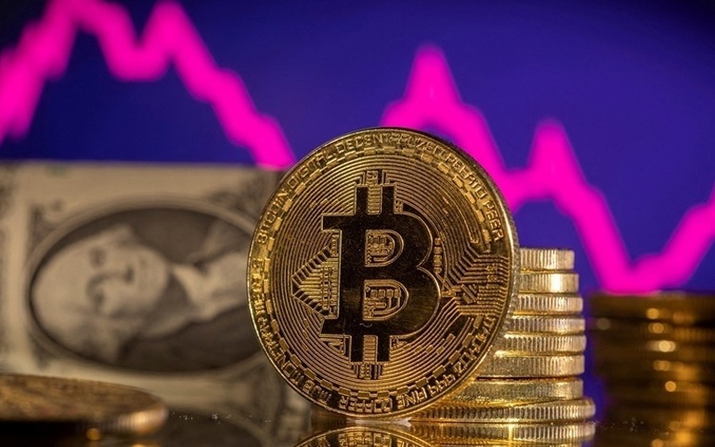 "بتكوين" تتجاوز 57 ألف دولار لأول مرة منذ أواخر عام 2021
