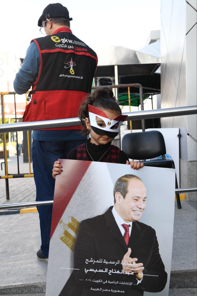 توافد كبير من المصريين على أرض المعارض لانتخاب الرئيس