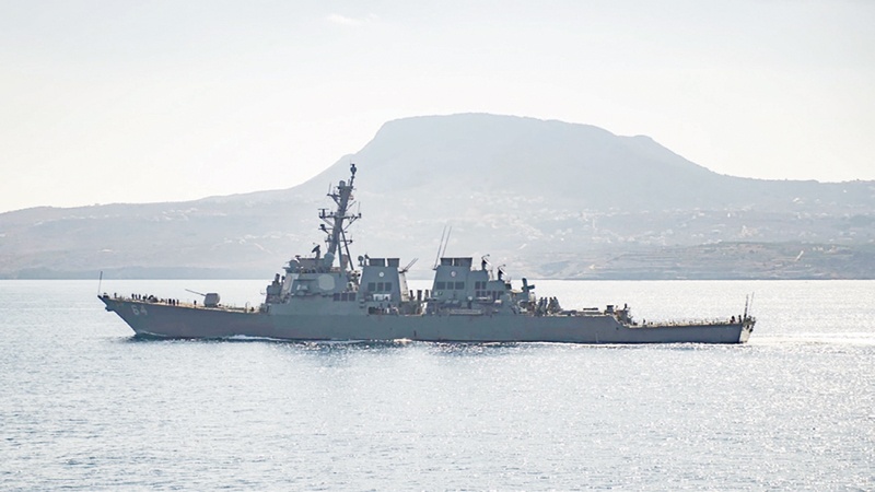 الحوثيون يُشعلون حرب السفن ويستهدفون سفينتين إسرائيليتين