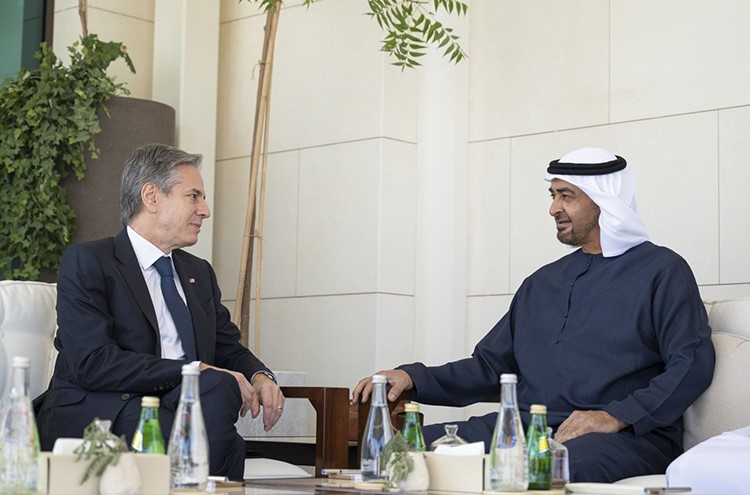 رئيس الإمارات استقبل بلينكن : وقف إطلاق النار في غزة لحماية المدنيين