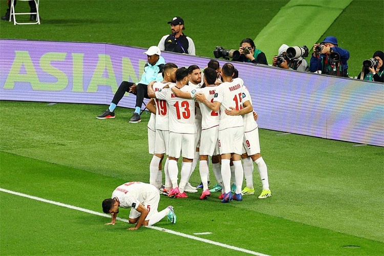 ايران إلى دور الـ16 على حساب هونغ كونغ