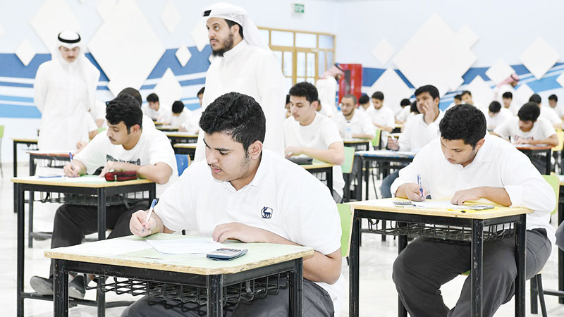 "الأدبي" أقل حرماناً في امتحانات الفصل الدراسي الأول من "العلمي"