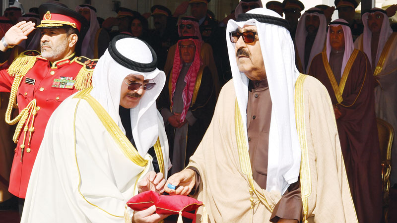الأمير رفع العلم في "بيان" إيذاناً ببدء الأعياد الوطنية