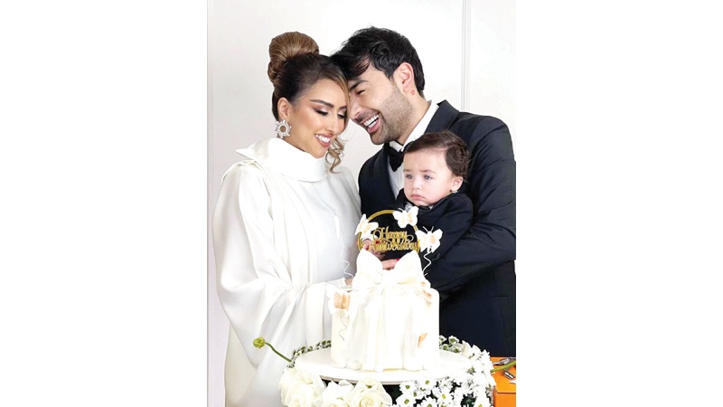 عقيل الرئيسي وفرح الهادي يحتفلان بعيد زواجهما مع آدم