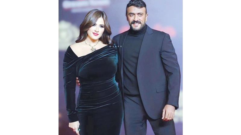 أحمد العوضي في المستشفى وياسمين عبدالعزيز تزوره