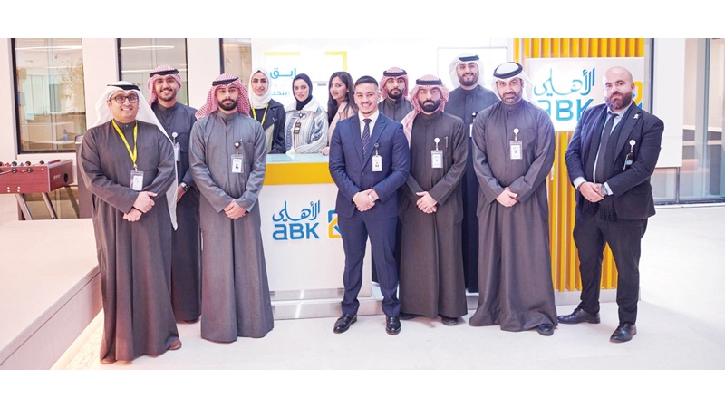 "الأهلي" يعرّف طلبة جامعتي "الكويت" و"الدولية" على حساب "الطالب A+" و"بطاقة الشباب"