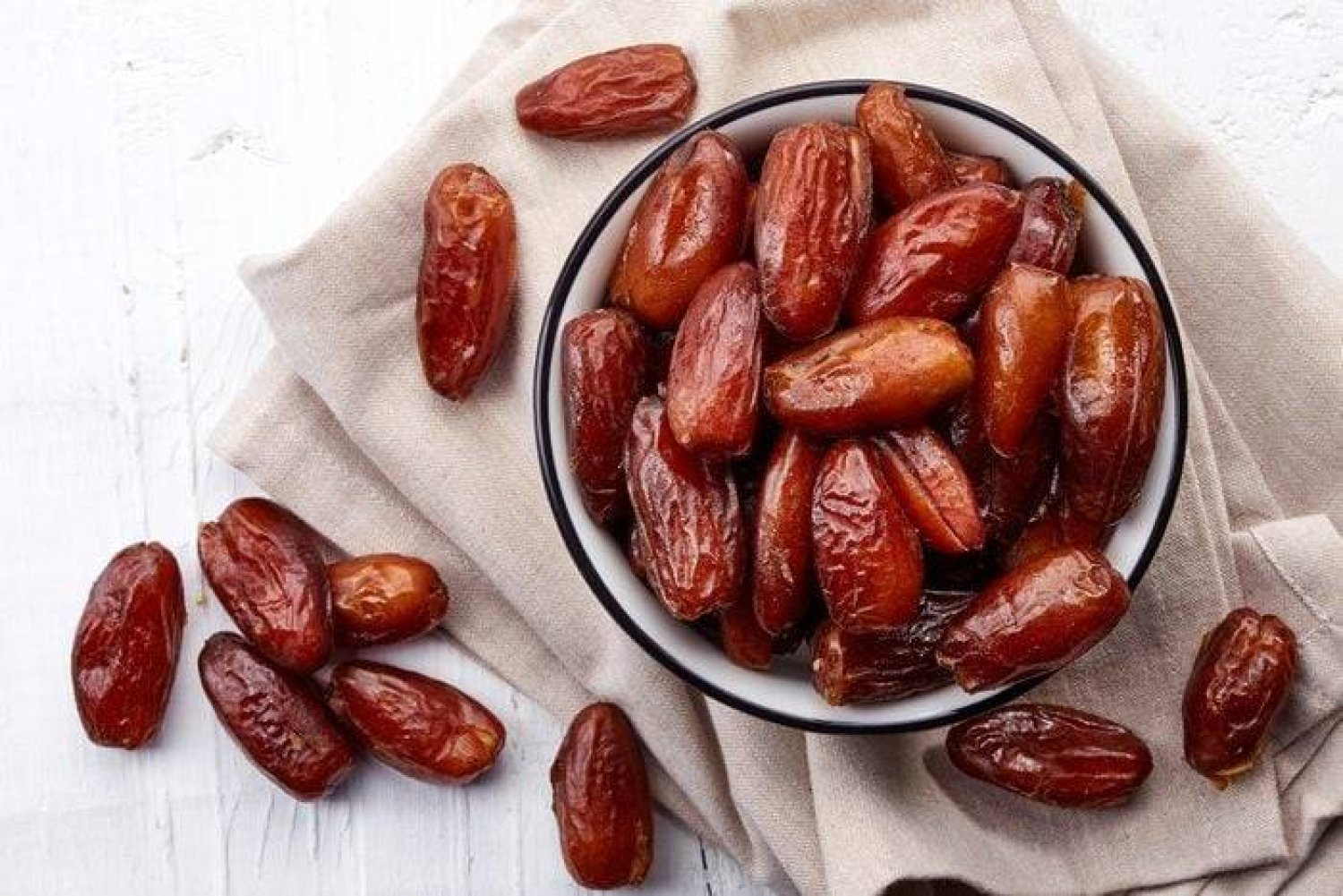 4 أسباب تجعلك تفضل التمر لعلاج الإمساك في الشتاء