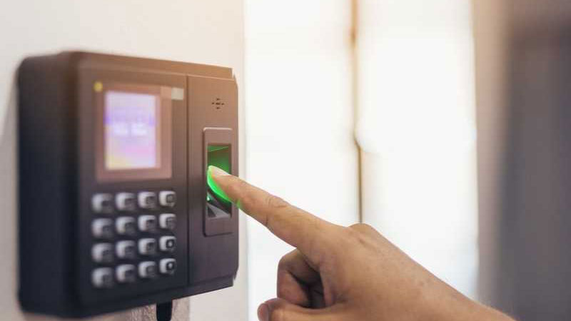 "المعلمين": مبررات واضحة ومنطقية لرفض تطبيق "البصمة"