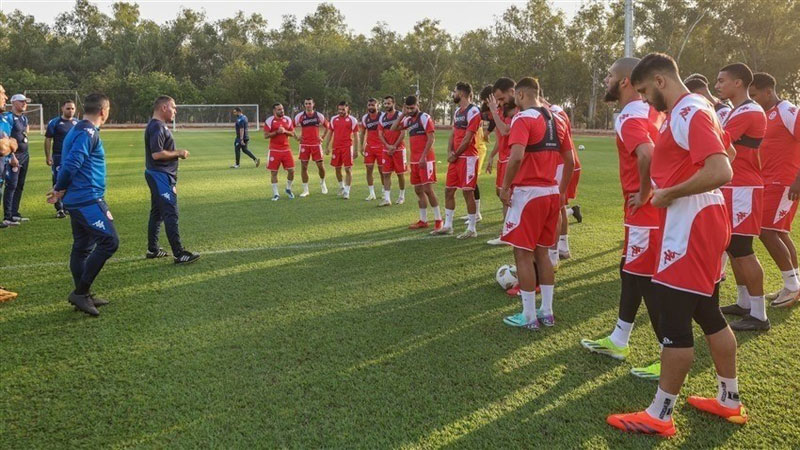 رئيس الحكومة التونسية يطالب لاعبيه باللقب