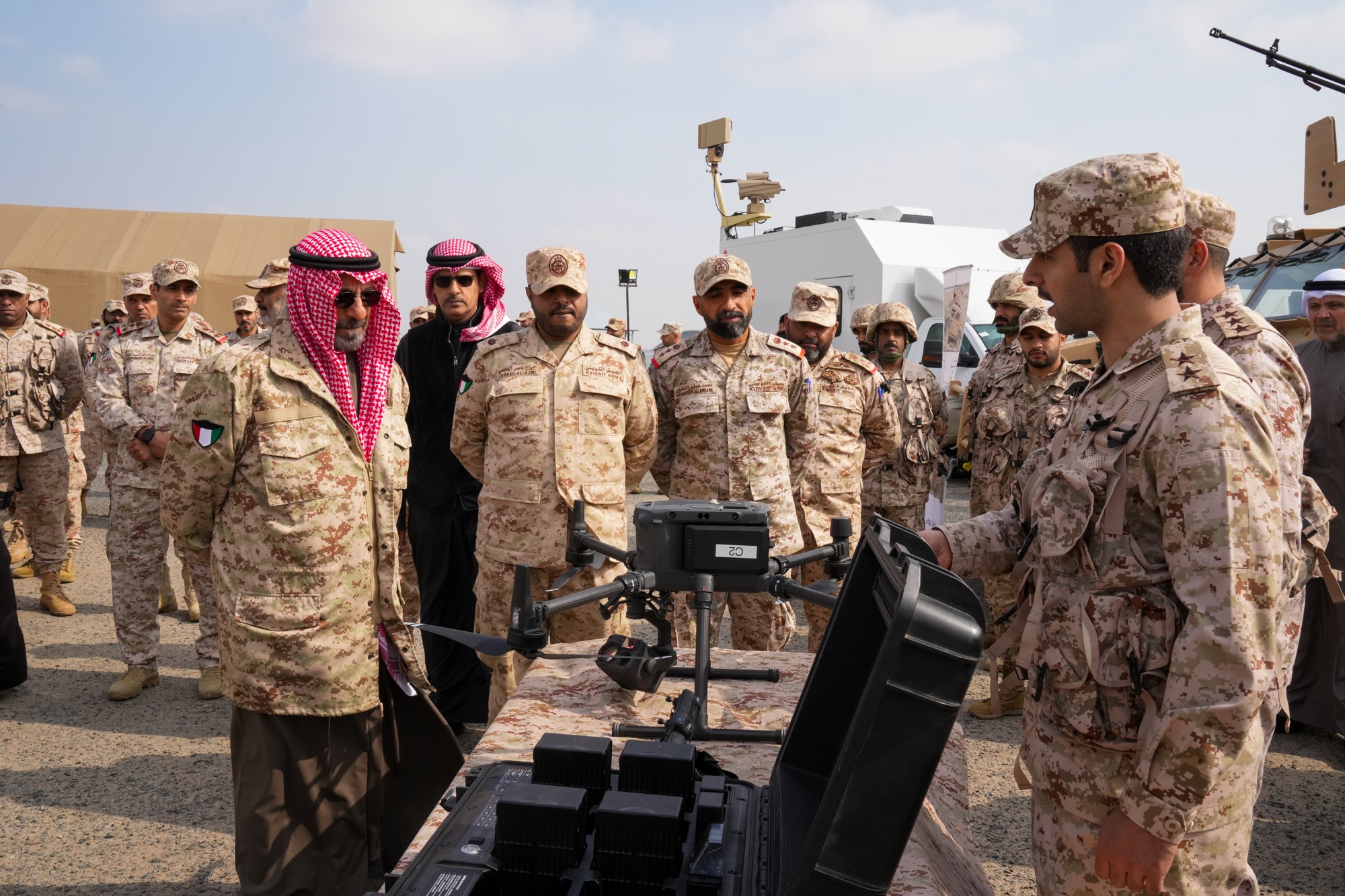 رئيس الوزراء لمنتسبي الجيش: هذه أمانة تحملونها للجيل الحالي ونيابة عن الأجيال القادمة
