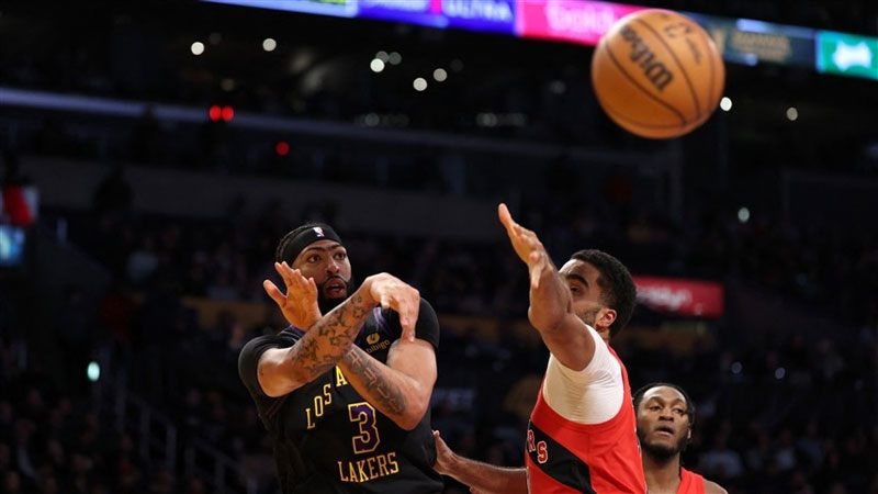 ليكرز يهزم رابتورز بالـ NBA