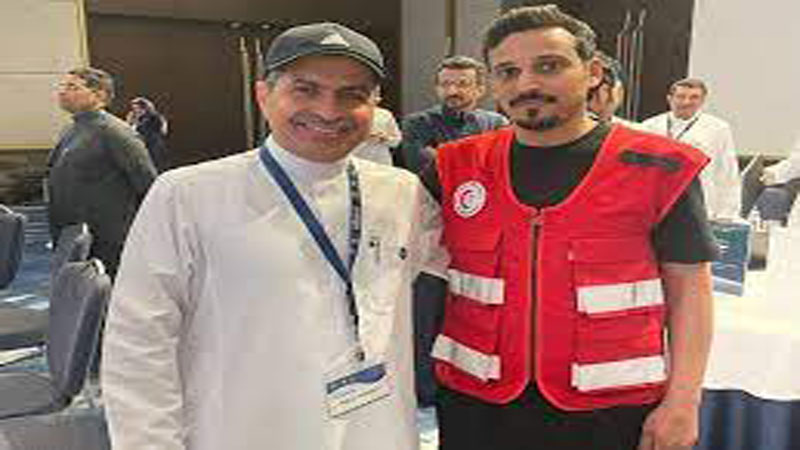 مسعف سعودي يستجيب لبلاغ طفلة &hellip; وينقذ والدتها