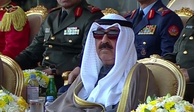 صاحب السمو شهد حفل تخرج دفعة الطلبة الضباط الجامعيين "23" بكلية علي الصباح العسكرية