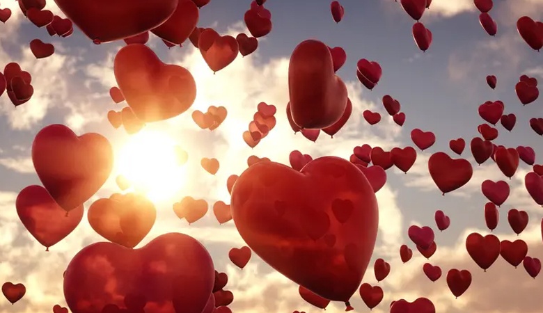 سرعة دقات القلب وتغيير بالعينين.. إليك علمياً ما يشعر به العاشق