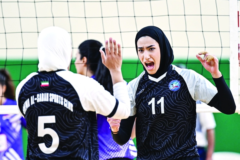 الكويتية لطيفة باقر تروي حكاية "البر والبحر" والتحول لنجومية "طائرة" سلوى الصباح