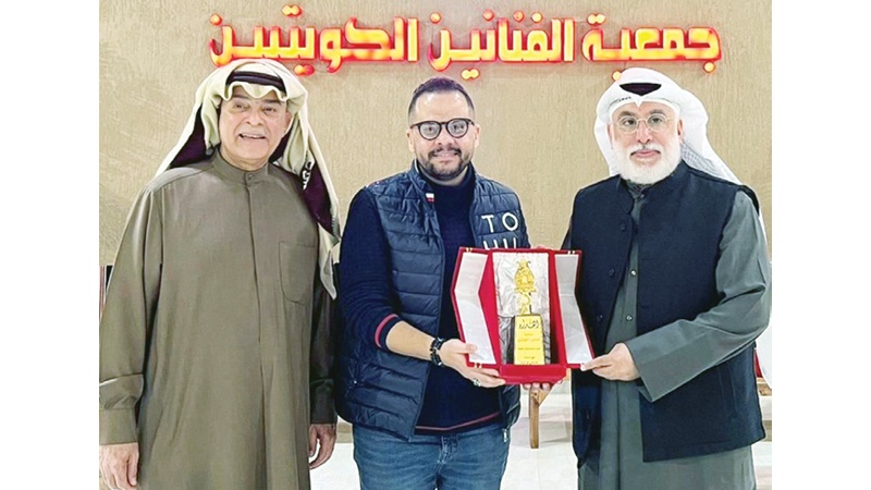 مازن الغرباوي زار جمعية الفنانين الكويتيين