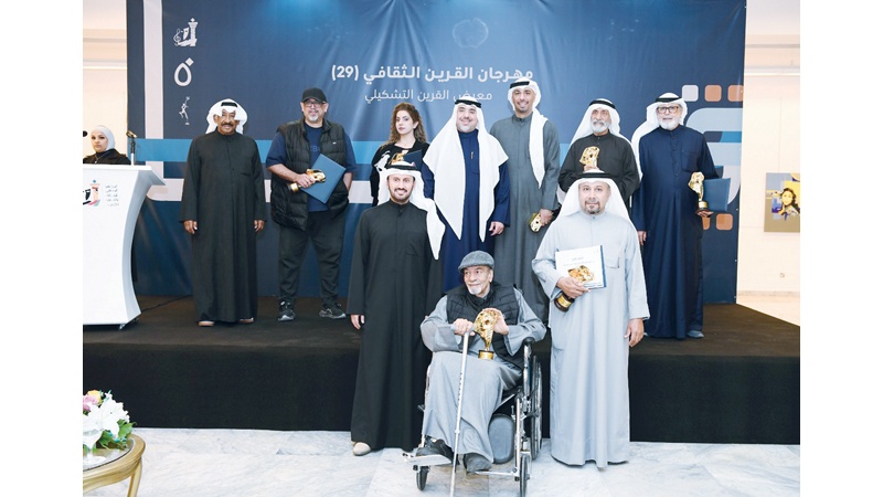 تسعة فنانين حصدوا جائزة عيسى صقر الإبداعية