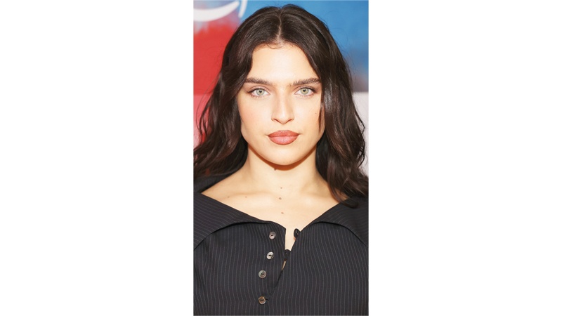 المغنية البريطانية ماي مولر خلال حضورها العرض الأول لفيلم "Gassed Up" في لندن. (ا ب)