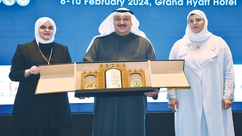 العوضي: تطبيق برنامج "الـ100 يوم" ورقمنة الخدمات أولوية