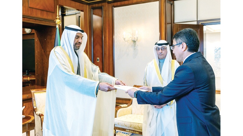 اليحيا يتسلم نسخة من أوراق اعتماد سفير أوزبكستان