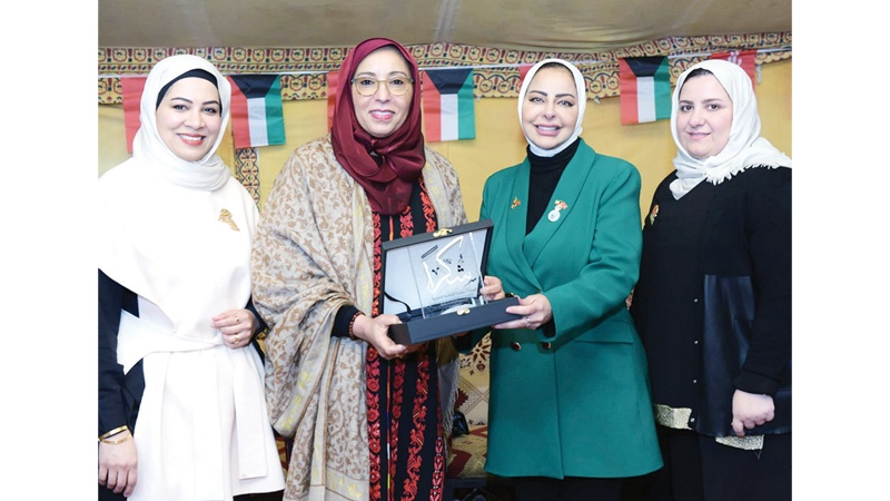 "كويت العز" مهرجان "التطوعية النسائية"