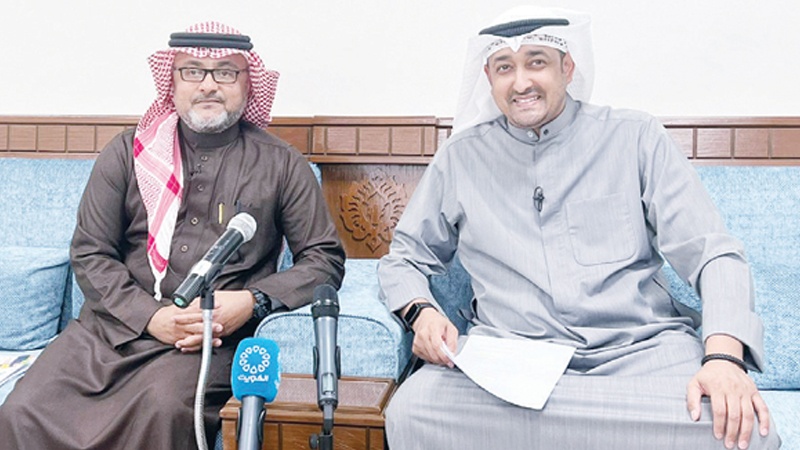 السعودي أيمن عبدالحق&hellip; يحلّق في فضاءات القصيد في أمسية أقامها بيت الشعر في رابطة الأدباء الكويتيين