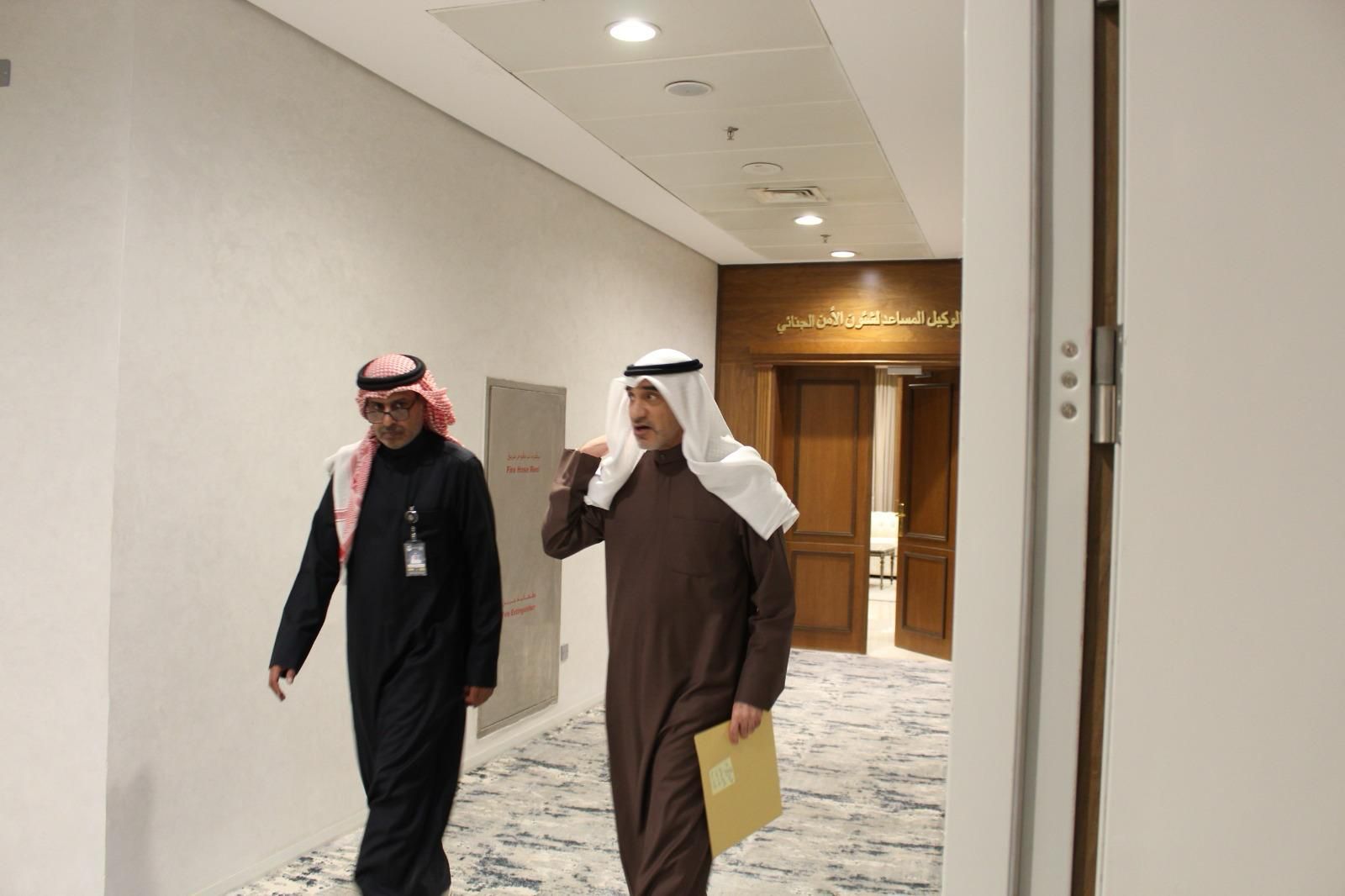 وزير الداخلية متفقدا المباحث الجنائية: اتباع الأسس القانونية والإجراءات في ضبط القضايا