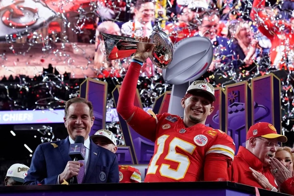 كانساس سيتي يحتفظ بلقب الـ&laquo;سوبر بول&raquo; بفوزه على سان فرانسيسكو في أطول مباراة