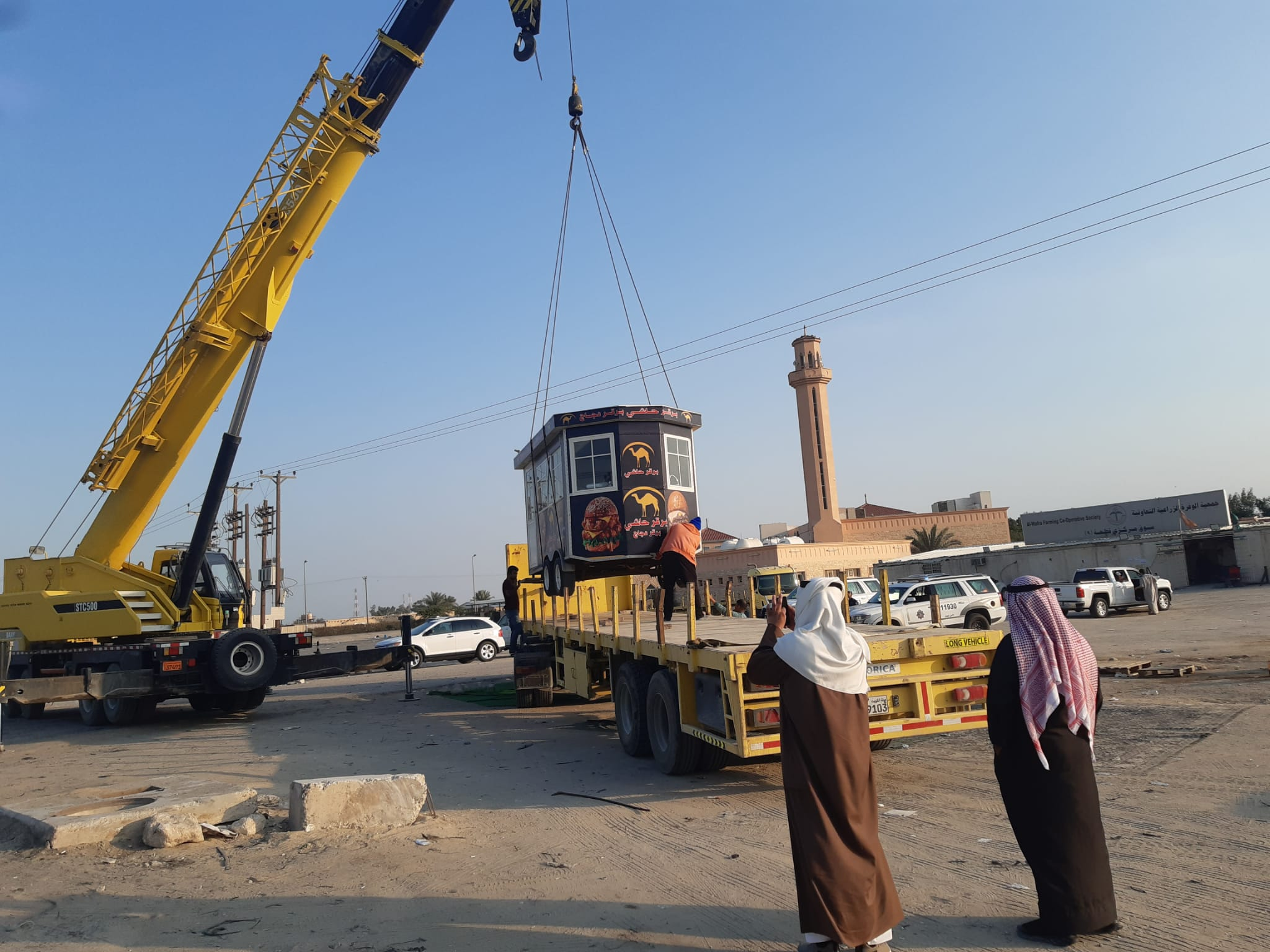البلدية : رفع نفايات مخالفات زراعية و ازالة 10 "فودتراك" و 15 بقي في مزارع الوفرة بالأحمدي