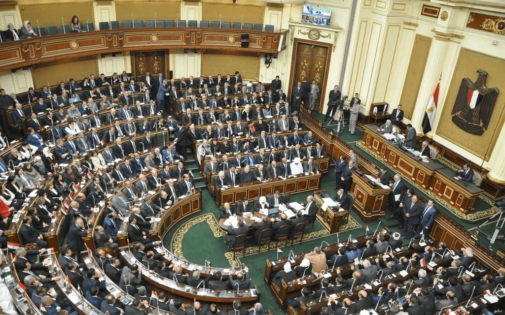 مجلس النواب المصري يقر زيادة رسوم جوازات السفر
