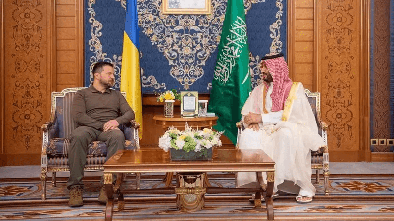 زيلينسكي بالرياض لبحث الأزمة الأوكرانية الروسية مع ولي العهد السعودي