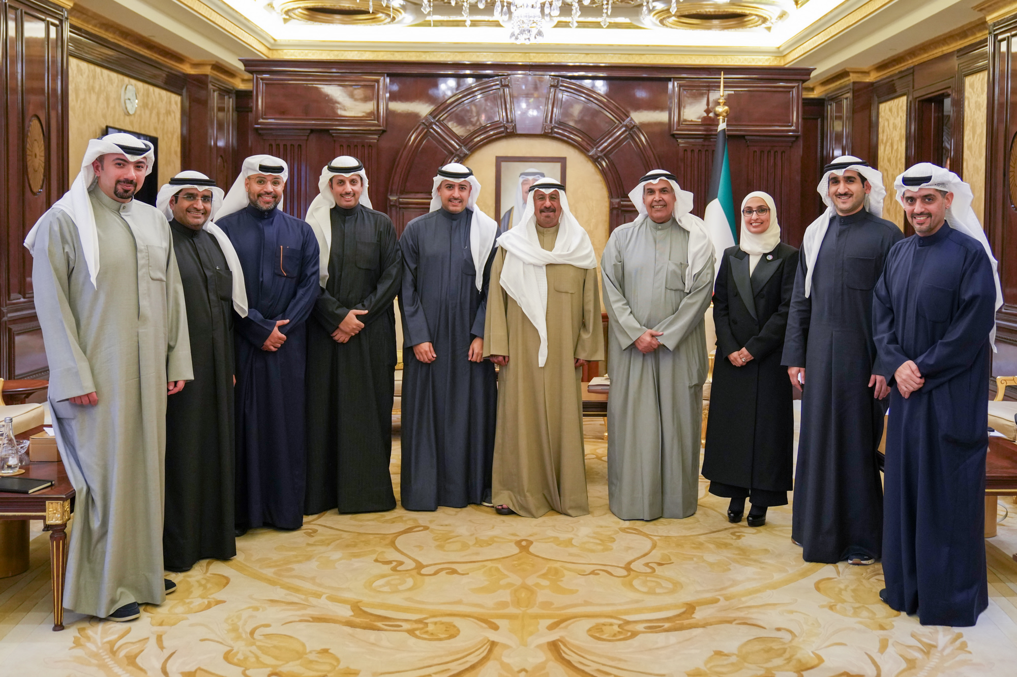 رئيس الوزراء يستقبل أعضاء من هيئة التدريس بكليتي العلوم الإدارية والهندسة والبترول ورئيس وأعضاء مجلس إدارة الجمعية الاقتصادية