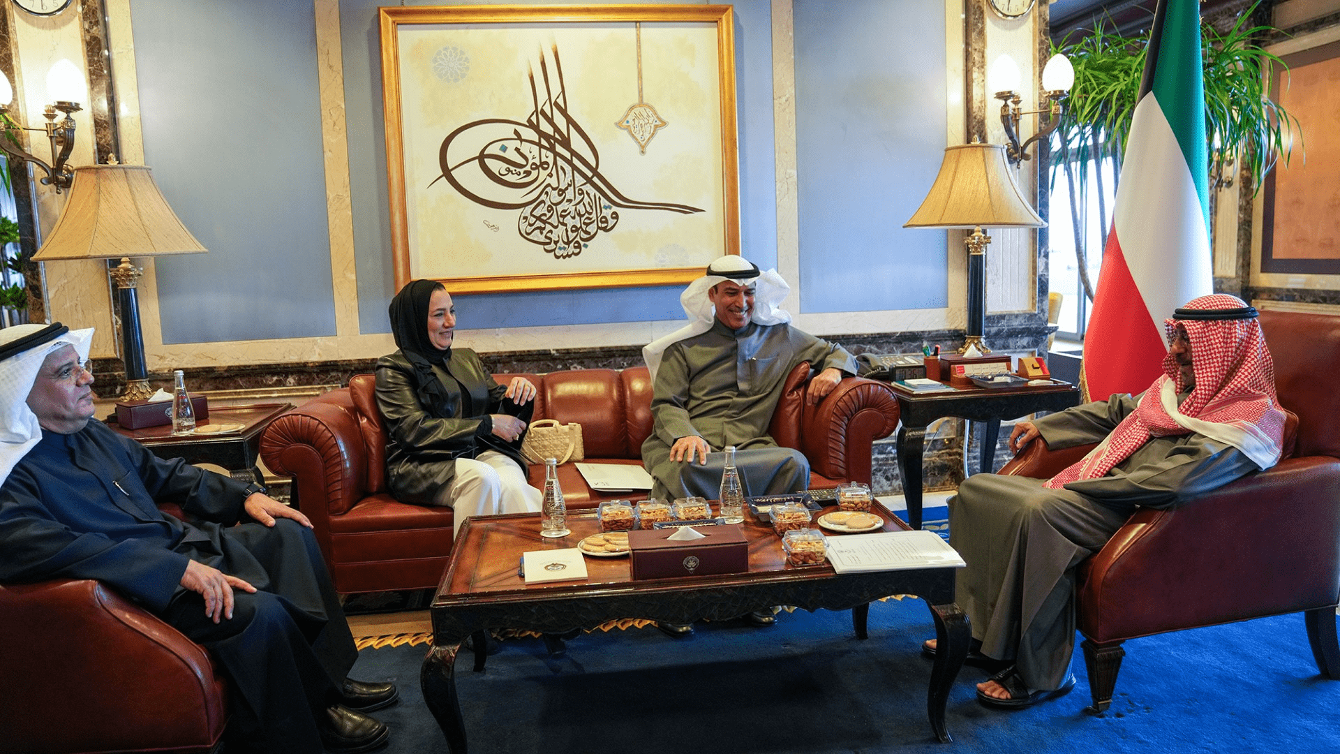 رئيس الوزراء يستقبل رئيس مجلس إدارة الخطوط الجوية الكويتية
