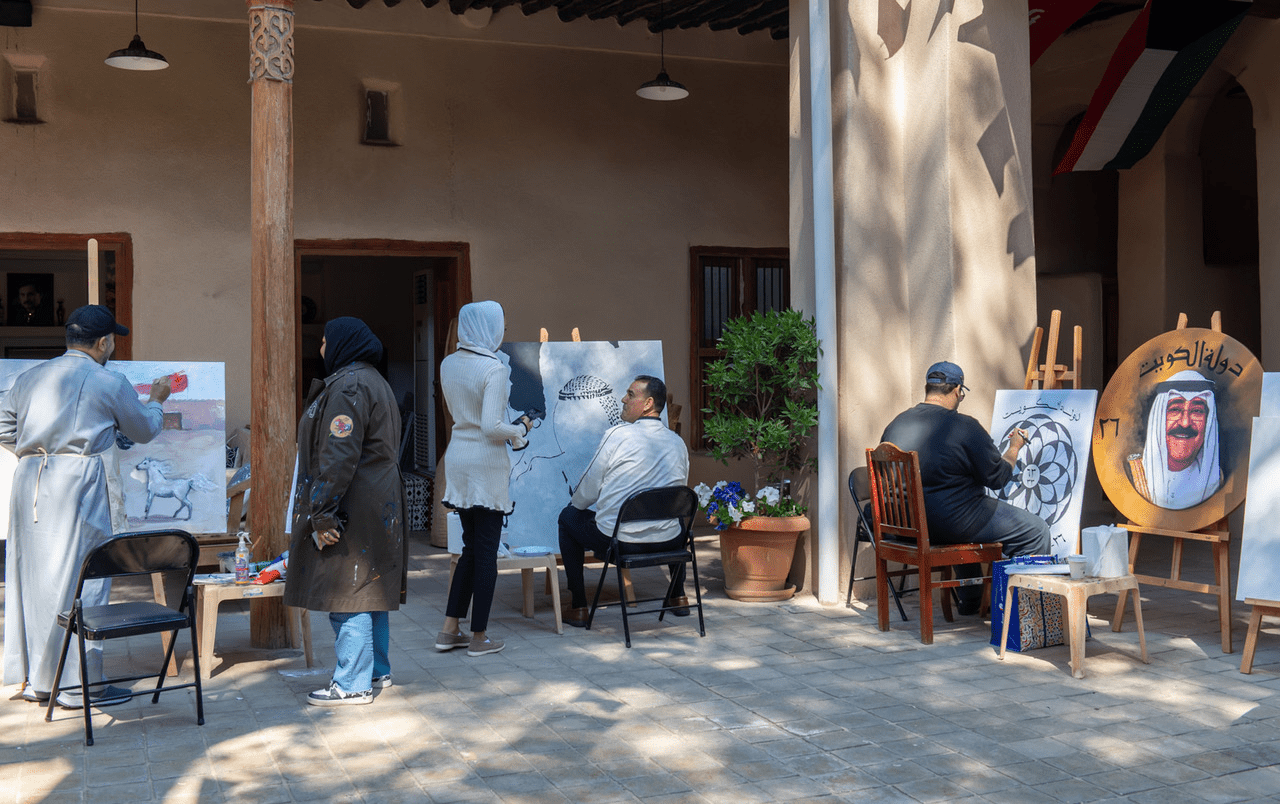 (الوطني للثقافة) ينظم ورشة فنية احتفالا بالأعياد الوطنية بمشاركة فنانين خليجيين