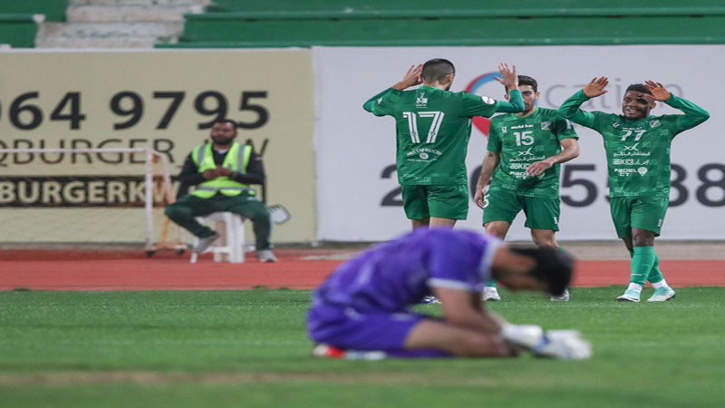العربي يتصدر دوري زين مؤقتاً